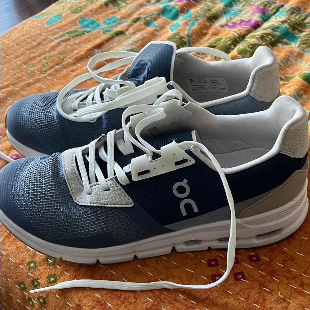 On Cloud - Cloud Drift Running Women’s  Blue and White Athletic Shoes
